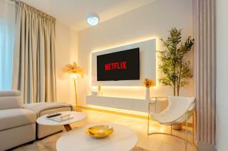 Modern 1-Bed Apartment with Balcony & Free Parking l Near Yas Mall & F1 Yas Island & Sea world - Abu Dhabi - 0