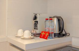 Modern 1-Bed Apartment with Balcony & Free Parking l Near Yas Mall & F1 Yas Island & Sea world - 2