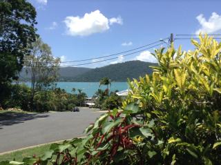 Studio Apartment with Seaview - Airlie Beach - 8