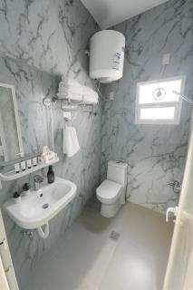 شقة بأثاث مريح ثلاث غرف نوم - 4