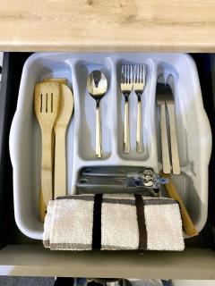 Southsea 2nd Floor Studio Apartment, Free Private Parking - 6