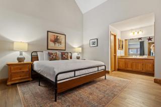 Ski In Out Lift 7! Deck, Hot Tub, Garage Parking condo - 8