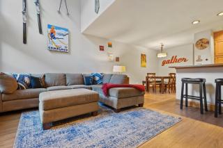 Ski In Out Lift 7! Deck, Hot Tub, Garage Parking condo - 5