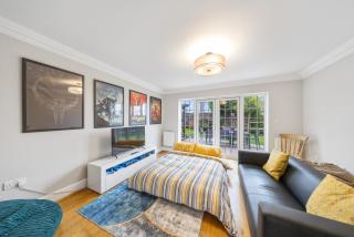 Spacious Stylish Modern House - Sleeps 14 6BR - 4