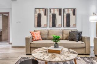 DVH Luxe Retreats 1BR Yas Island near Ferrari World & Yas Mall - 4