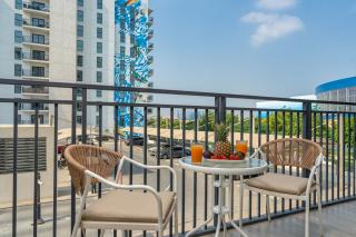 DVH Luxe Retreats 1BR Yas Island near Ferrari World & Yas Mall - 6