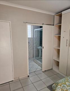 MP Stop Guest House - 1