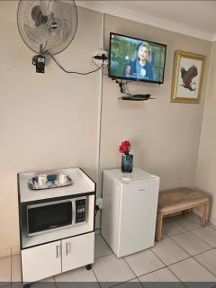 MP Stop Guest House - 2