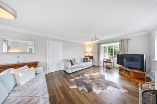 Spacious Stylish Modern House - Sleeps 14 6BR - 6