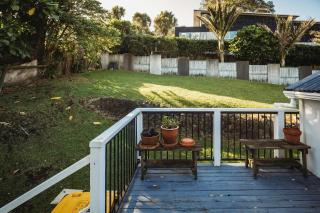 Oakura Circle - authentic Kiwi bach by the beach - 9