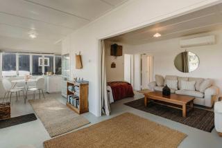 Oakura Circle - authentic Kiwi bach by the beach - 7