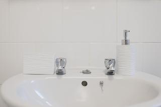 Stylish Parliament House with Free Parking - 7