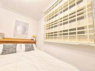 MAPO Station ZERO WATER STAY Mapo Station 7 mins Gongdeok Station 1stop YeouiNaru Han River 1stop Hongdae Sinchon Ideae 20 mins - 5