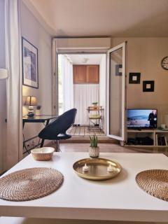 Charmant appart central avec Terrasse & Clim - 2