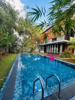 moments hotel & restaurant - 0