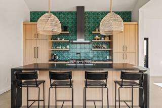 The Moasis 5 acre Modern w Pool Spa - 5