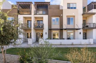 Sandy Cheeks townhouse - 2