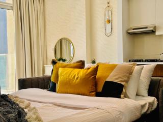 Chic Apt Hameni Tower, JVC Bright with Pool View - 4