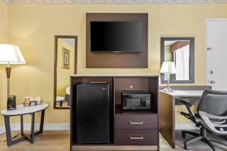 Quality Inn Airport - Cruise Port - 1