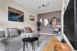 Cozy Central Apartment - Unique Wall Paintings - 1