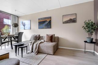 Cozy Central Apartment - Unique Wall Paintings - 8