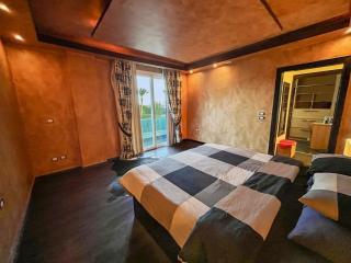 Central Luxurious Ritz Villa - 4