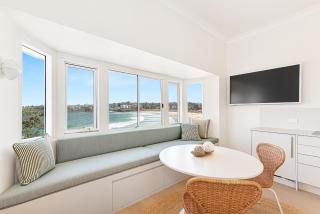 Beachfront 1 Bed across from iconic BONDI BEACH - 9