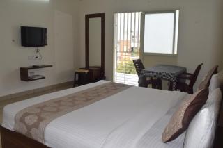 Sri Darshini Comfort 2kms from Hinkal Flyover - 3