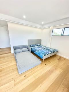 Master room with Ensuite Near Train Station Airport - 3
