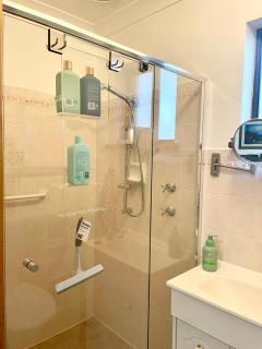 Guest suite in Elizabeth North - 3