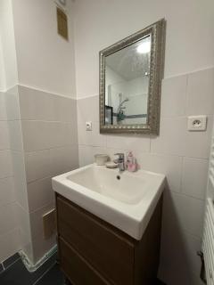 Appartement spacieux. P gratuit.plage à 13 min - 2