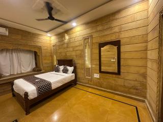 Hotel Golden Pleasant - 4