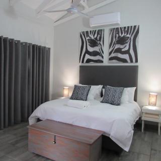 Villa de Leeu, Perfect for Two - Marloth Park - 9