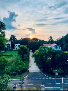 ALOamarALO - Homely Comfort with a Touch of Luxury at Shantiniketan - 9