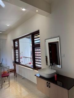 Peaceful Stay with Balcony & Parking Near K Hills - Kozhikode - 3