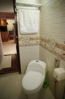 Bright & Airy 3BR South-Facing Furnished Apartment - 6