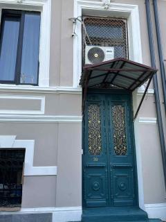 Wonderer House in Old Batumi - 9
