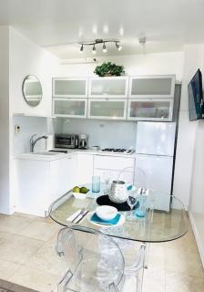 South Beach Paradise Jr Suite next to Convention Center - 2