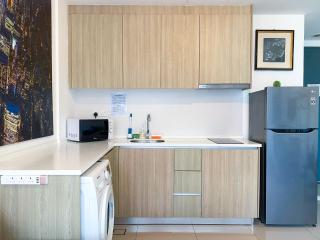 Tropicana 218 Macalister by YueLai Inn - 1