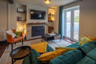 Cottage style with lovely mountain views - 0