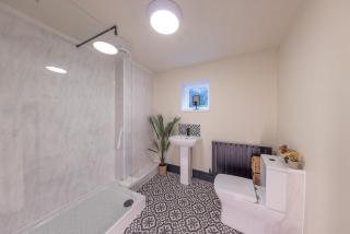 Cottage style with lovely mountain views - 4