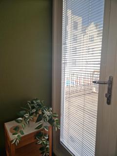 City Centre Flat with Free Parking, King Bed and Terrace - 5