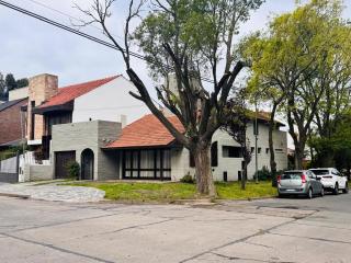 Casona en el corazón de Güemes, playa grande - Mar del Plata - 0