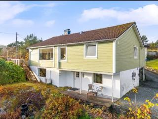 Cozy basement apartment with a view - 9