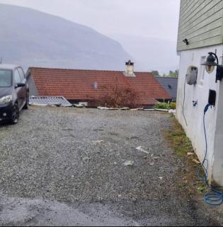 Cozy basement apartment with a view - 1