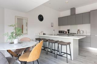 Luxury Fully Equipped Kitchen Ormeau Park - 3