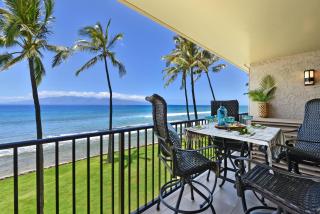 Papakea L303 · PK L303 Kaanapali BeachFront 2BD w Ocean View Poo - 4
