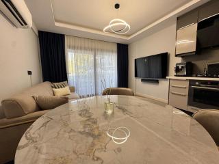 Stylish Lounge Apartment with Pool & Views - 4