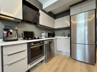 Stylish Lounge Apartment with Pool & Views - 2