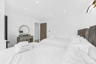 Lux flat- Sleep 5-2 min walk- Perivale Station - 6
